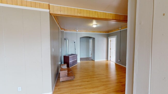 Building Photo - 506 5th St