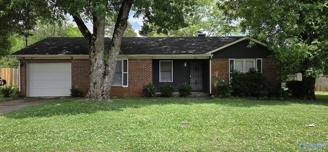Building Photo - 6000 NW Cherokee Hls Dr