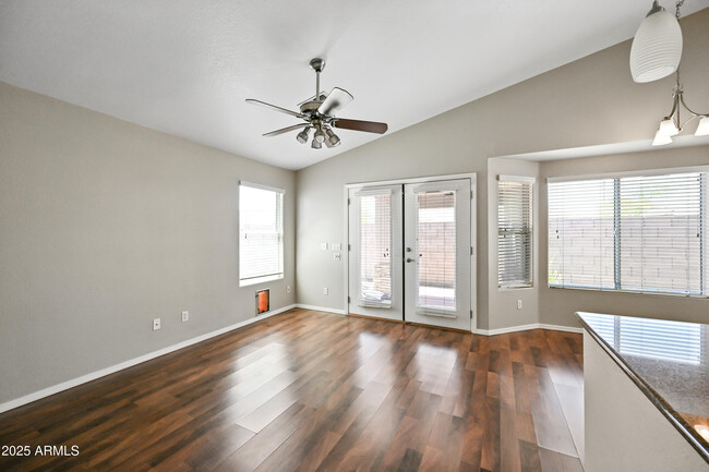 Foto del edificio - 16036 N 11th Ave