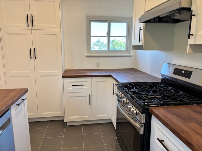 Cocina - 702 Cedar St