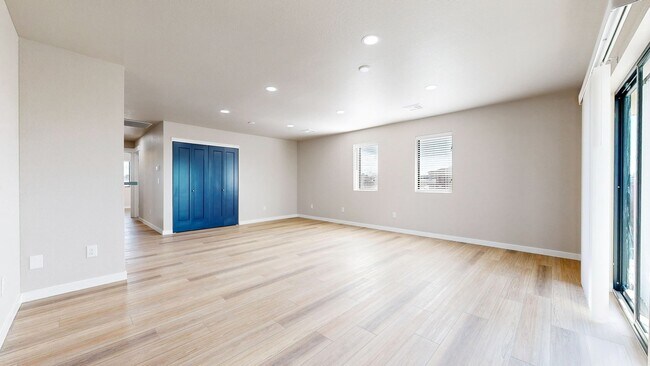 Foto del edificio - 2 Bed / 2 Bath Newly Renovated Apartment | Walkable Amenities in SW Loveland