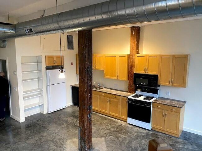 Building Photo - 28 Bayley St