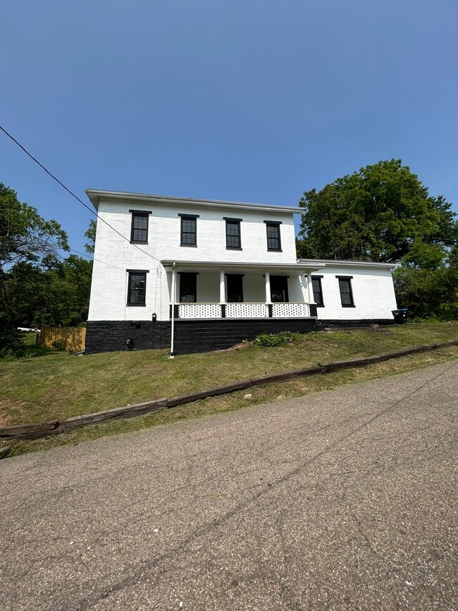 Building Photo - 1521 Adamsville Rd