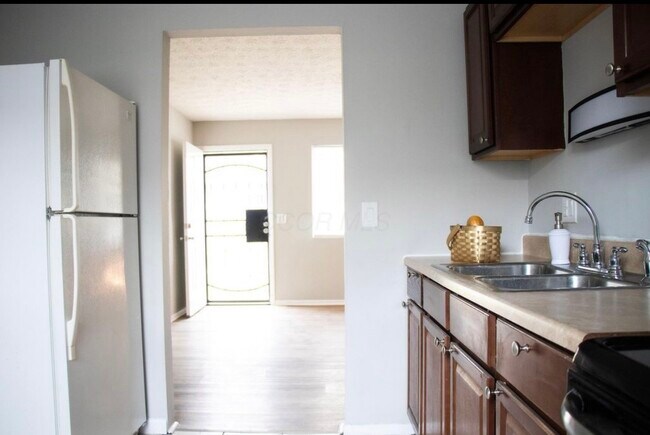 Foto del edificio - 2887 Atwood Ter