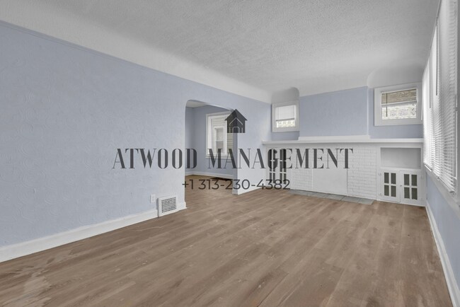 Foto del edificio - This beautifully updated 4-bedroom, 1-bath single-family home is ready for move-in!