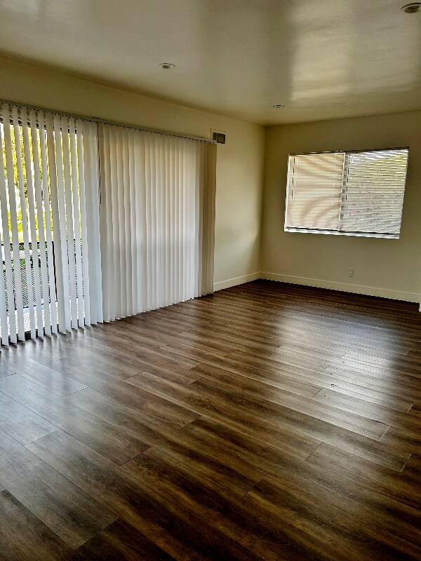 Foto del edificio - 1339 Hobart Blvd