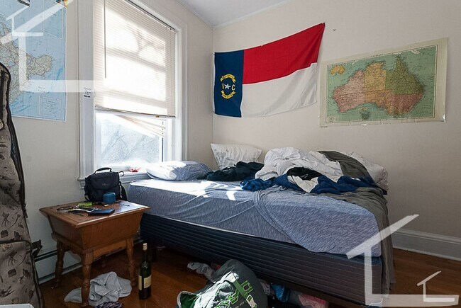 Building Photo - hottest 4 bed 2 bath in Coolidge Corner.....