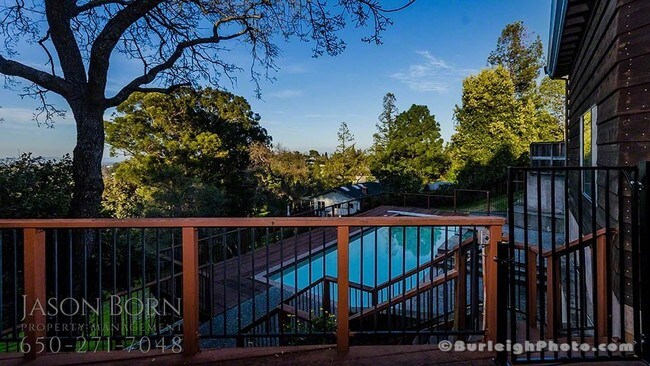 Foto del edificio - 560 Hillside Rd