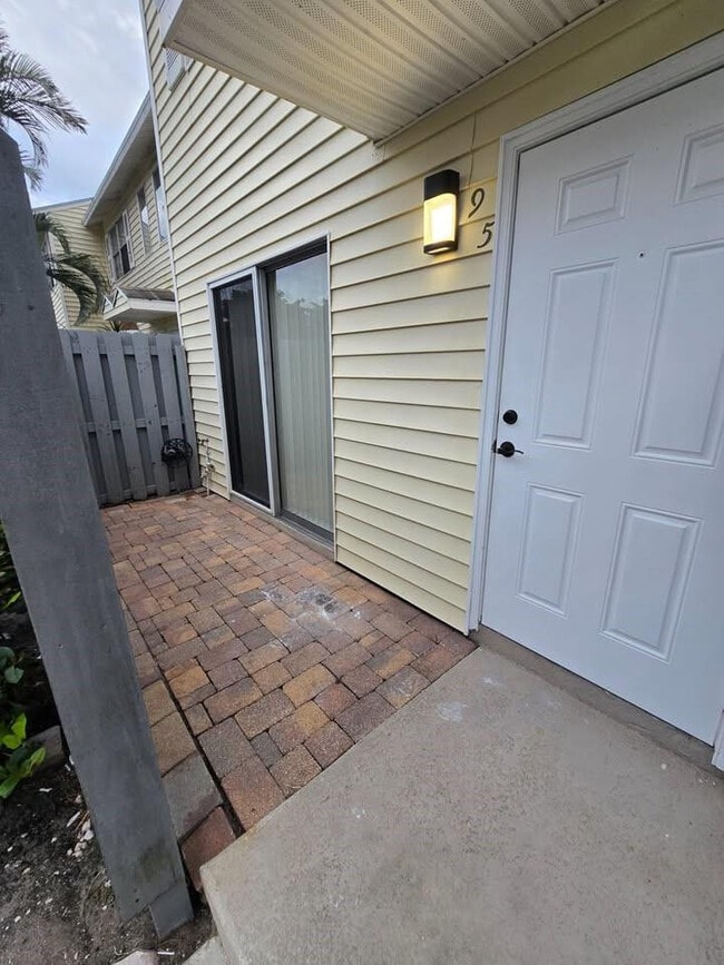 Building Photo - 95 SW 3rd St