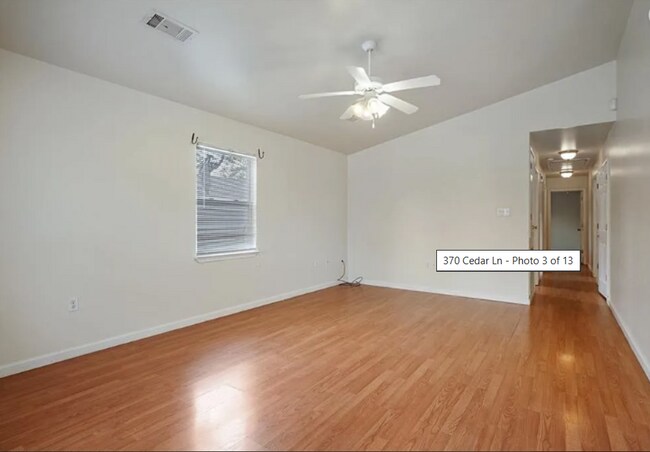 Foto del edificio - 370 Cedar Ln