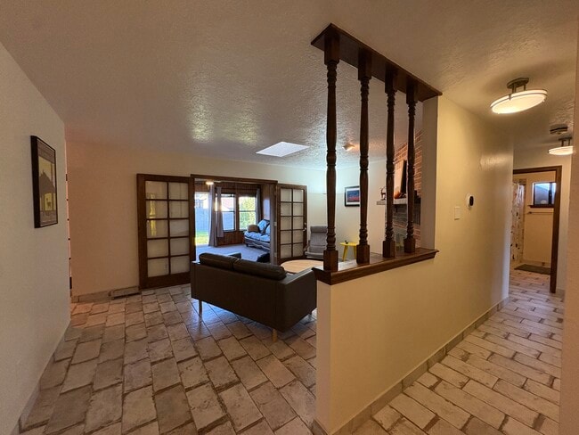 Foto del edificio - 12344 Claremont Ave NE