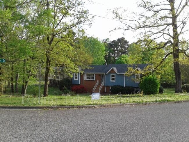 Building Photo - 1001 Christopher Dr