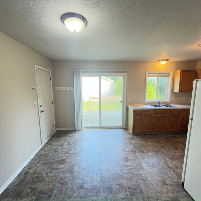 Building Photo - 4443 Hillrise Ct NE