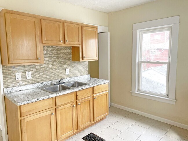 Foto del edificio - 4309 E 128th St