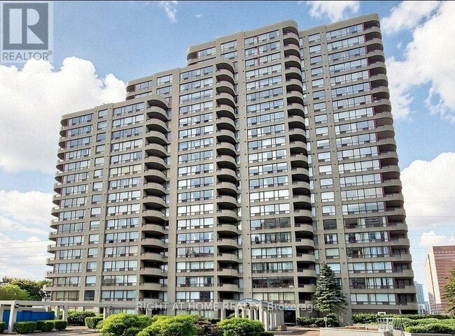 Building Photo - 5765 Yonge St