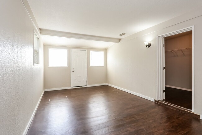 Building Photo - 6812 Hawkins Ct