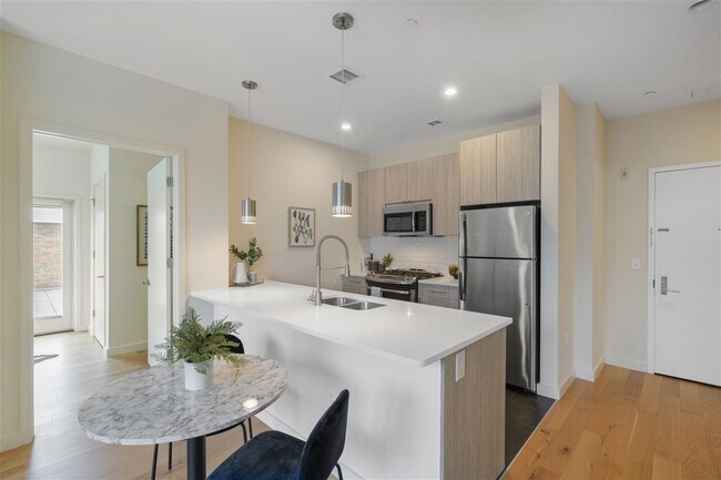 Foto del edificio - 235 Pavonia Ave