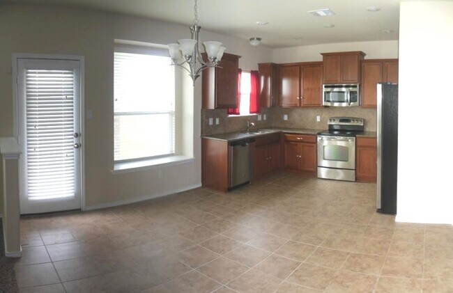 Building Photo - 360 Virtual Tour Available