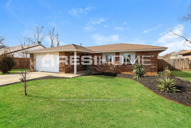 Building Photo - 736 Smalley Dr