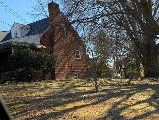 Lado de la casa - 3403 Aberdeen St