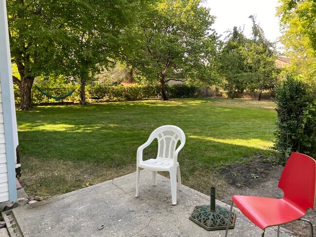 Foto del edificio - 401 E Maxwell Ln