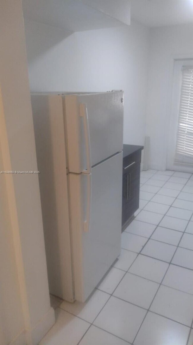 Foto del edificio - 7835 Crespi Blvd