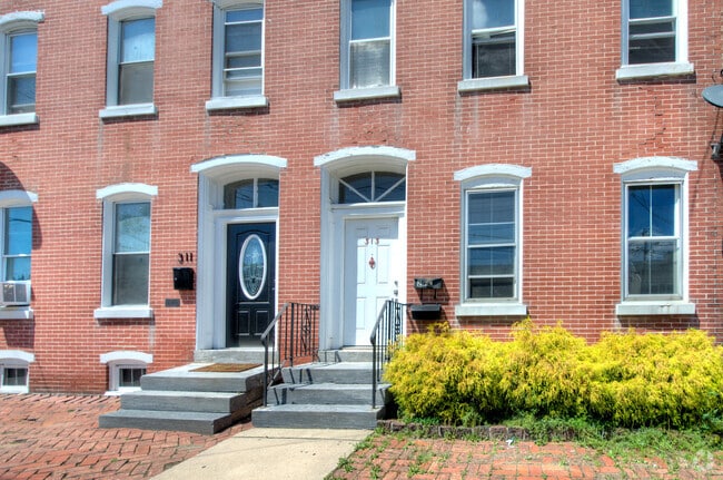 Building Photo - 313 E Broad St