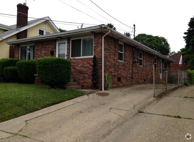 Building Photo - 959 Lindsay Ave