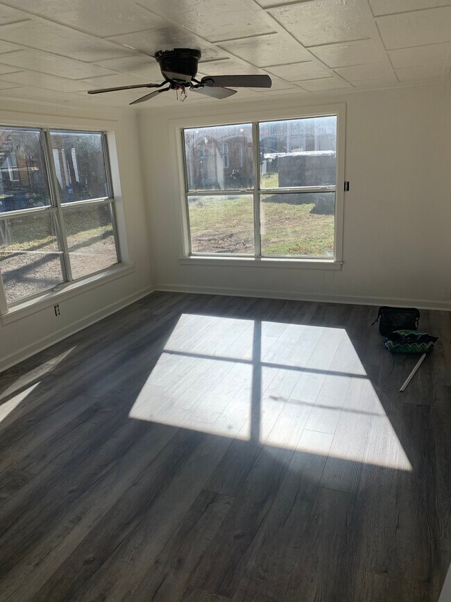 Foto del edificio - 208 W Elm Ave