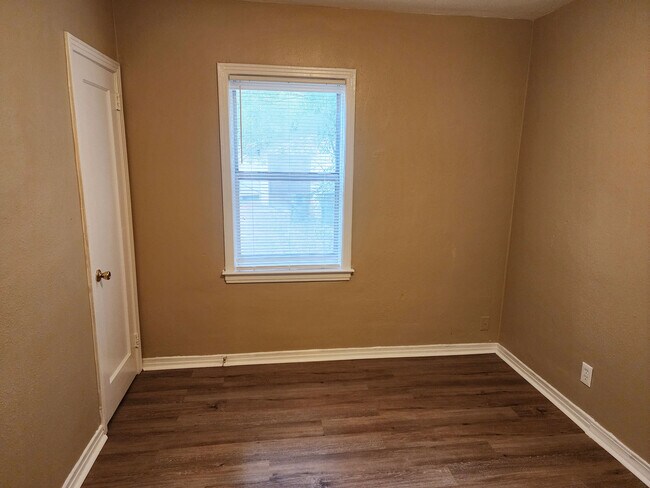 Foto del edificio - 3032 2nd St Cir