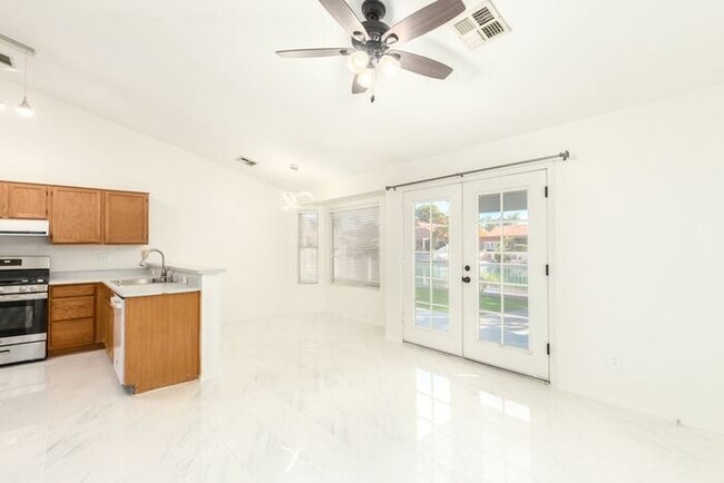 Foto del edificio - 1225 E Artesian Way