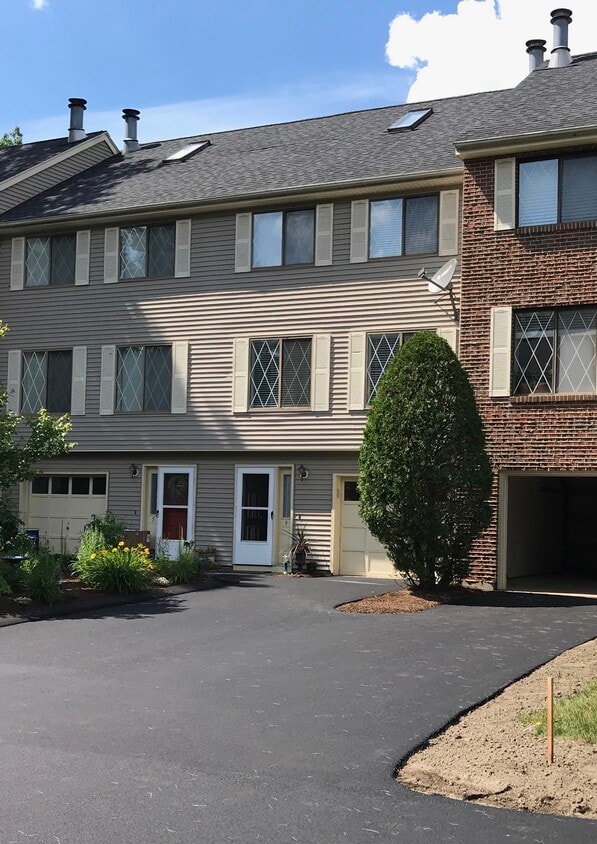 5 Burberry Ct, Merrimack, NH 03054 Townhome Rentals in Merrimack NH