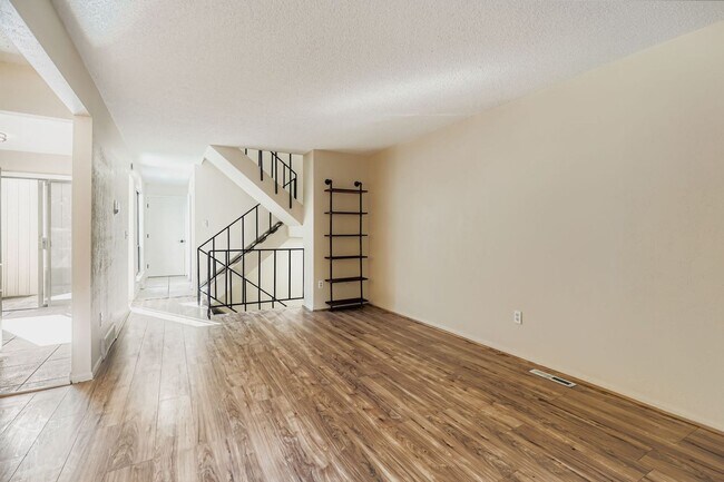 Foto del edificio - Fantastic Location Near Kendrick Lake Park!