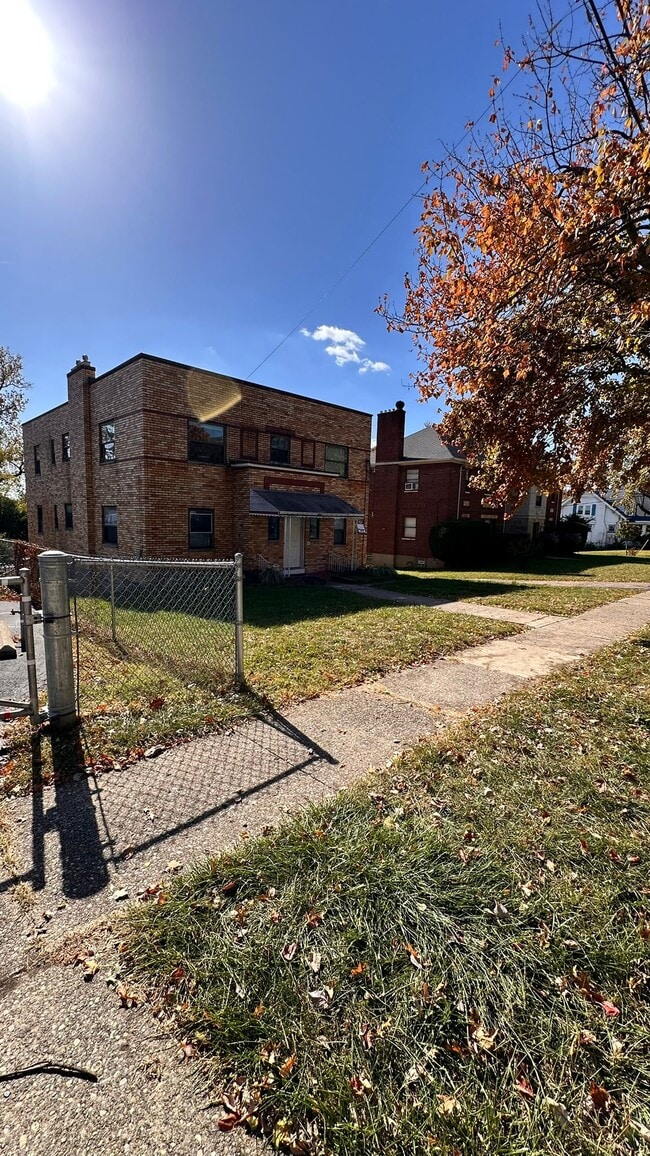 Building Photo - 3411 Daytona Ave