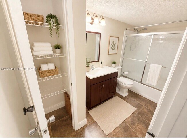 Foto del edificio - 10440 SW 156th Ct
