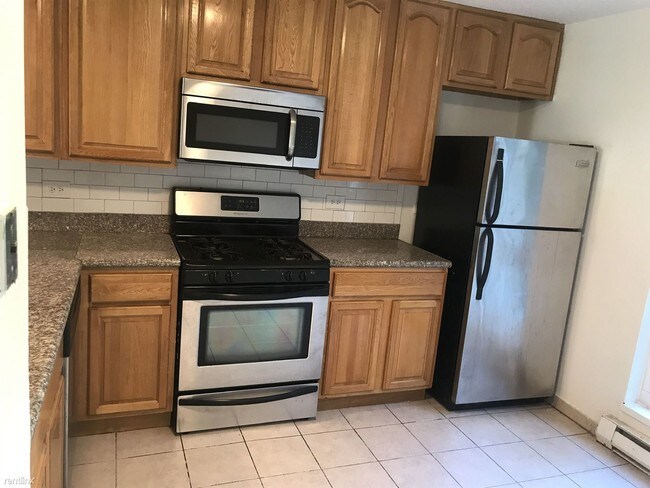 Building Photo - 4 br, 1.5 bath Apartment - 516 Main St #142