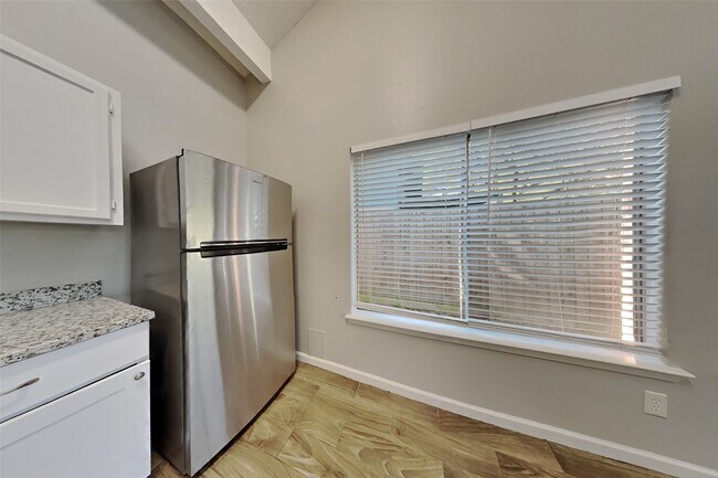 Foto del edificio - 2203 Wheathall Camp Ln