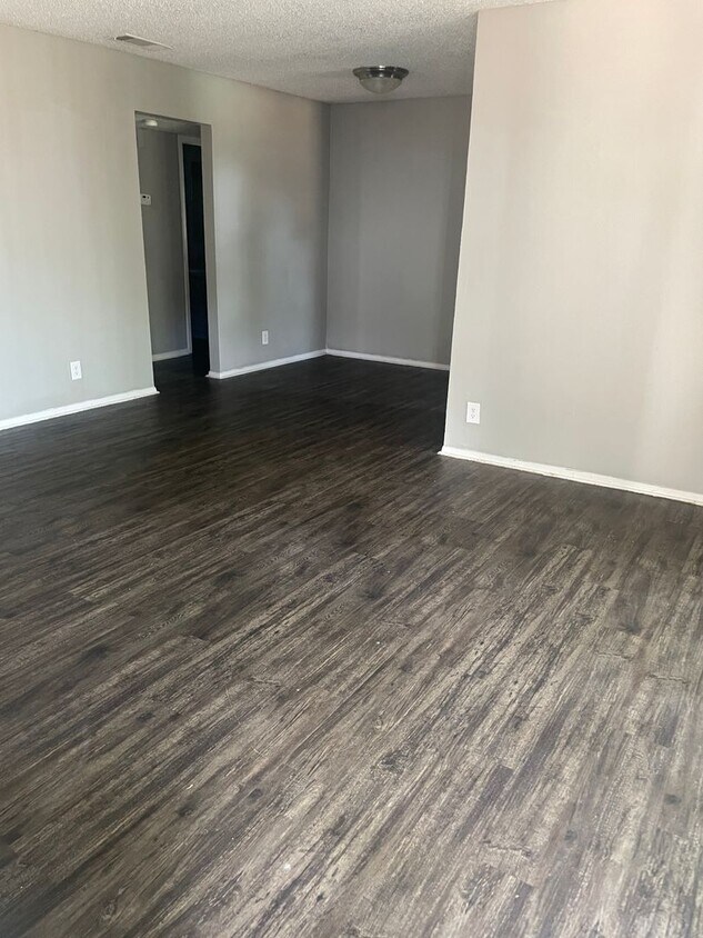Foto principal - 2411 E 55th Pl