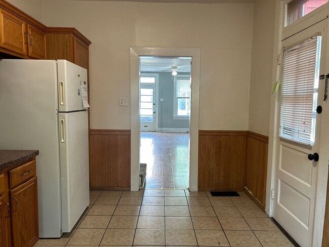 Building Photo - Welcoming 3 Bedroom in Lancaster City