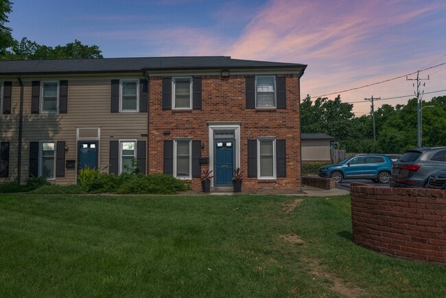 Building Photo - 5025 Hillsboro Pike