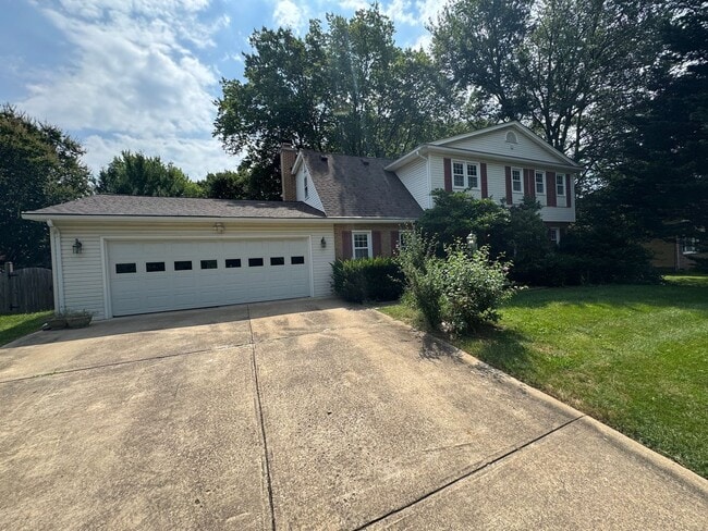 Building Photo - Spacious And Elegant 4 Bed 3 Bath Home Wit...