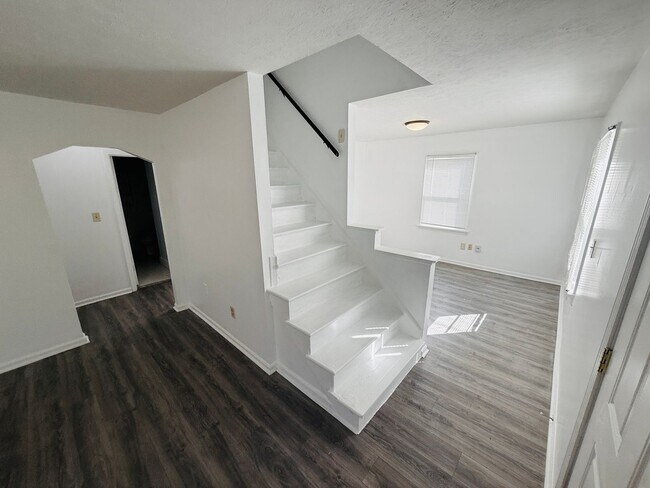 Foto del edificio - Beautiful 3-4 Bedroom 2 Bathroom Home