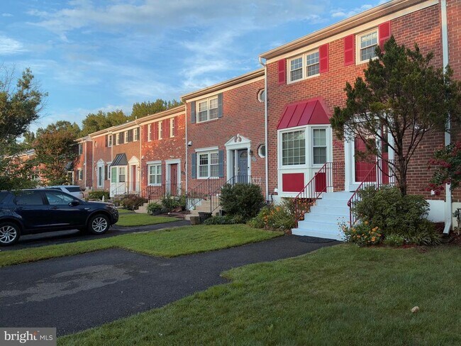 Foto del edificio - 7209 Lake Cove Dr