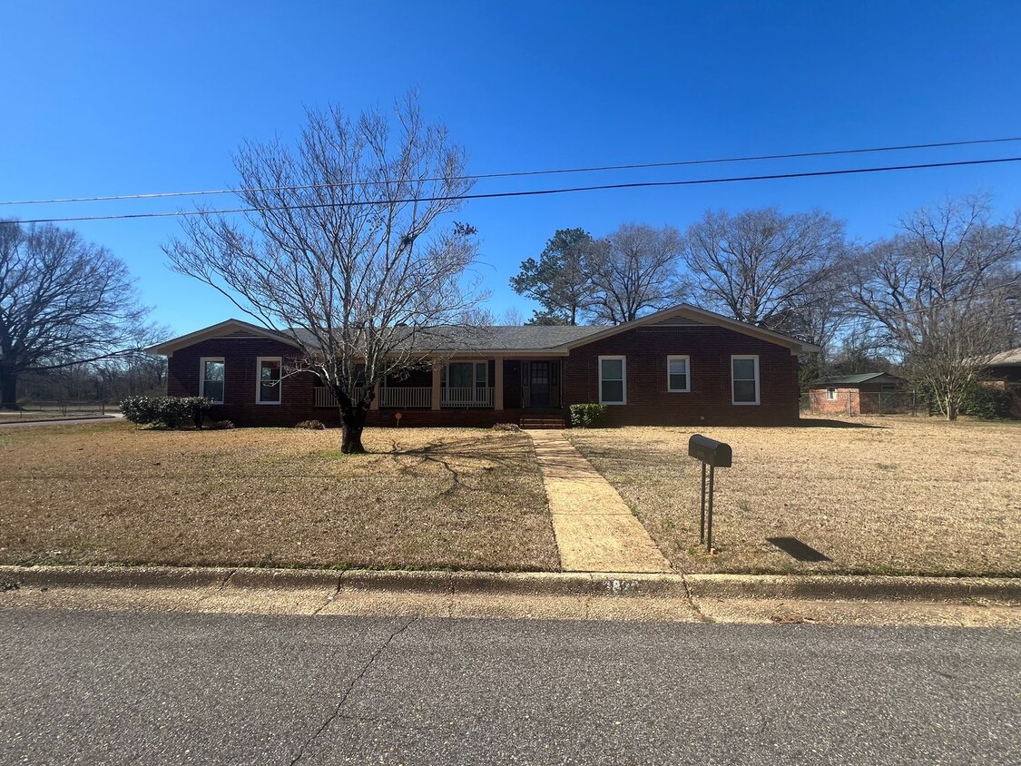 Primary Photo - 3 bedroom 2 bathroom brick home