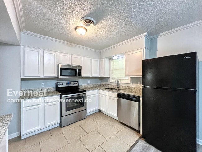 Building Photo - 8549 Southaven Cir W