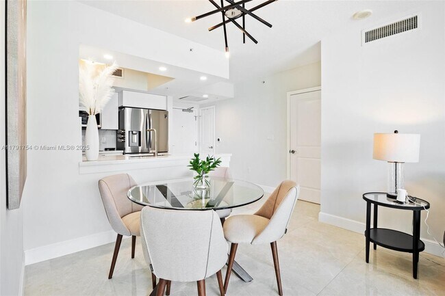 Foto del edificio - 347 N New River Dr E