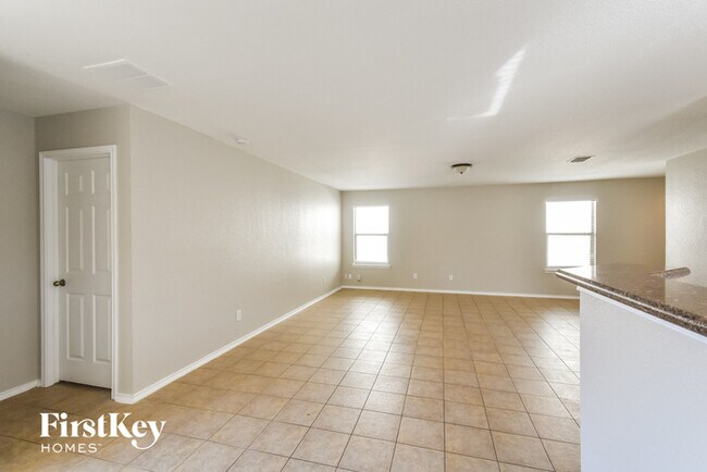 Building Photo - 10227 Maple Ranch
