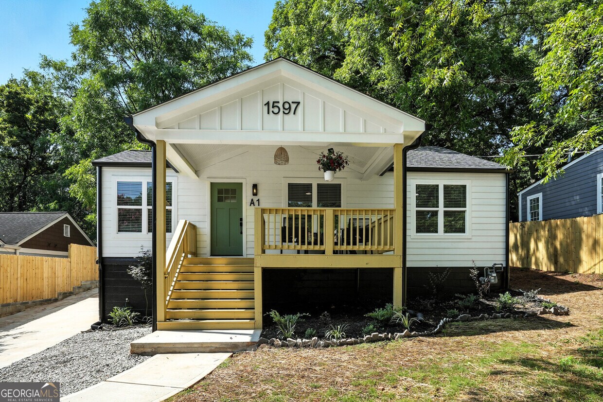 Primary Photo - 1597 Glenwood Ave SE