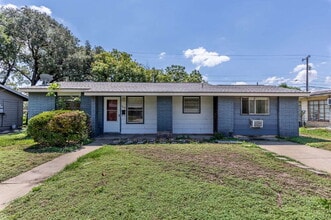 Building Photo - 214 Antrim Dr