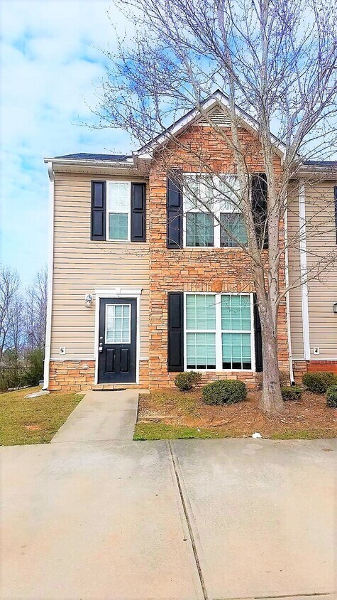 Primary Photo - Spacious townhome!